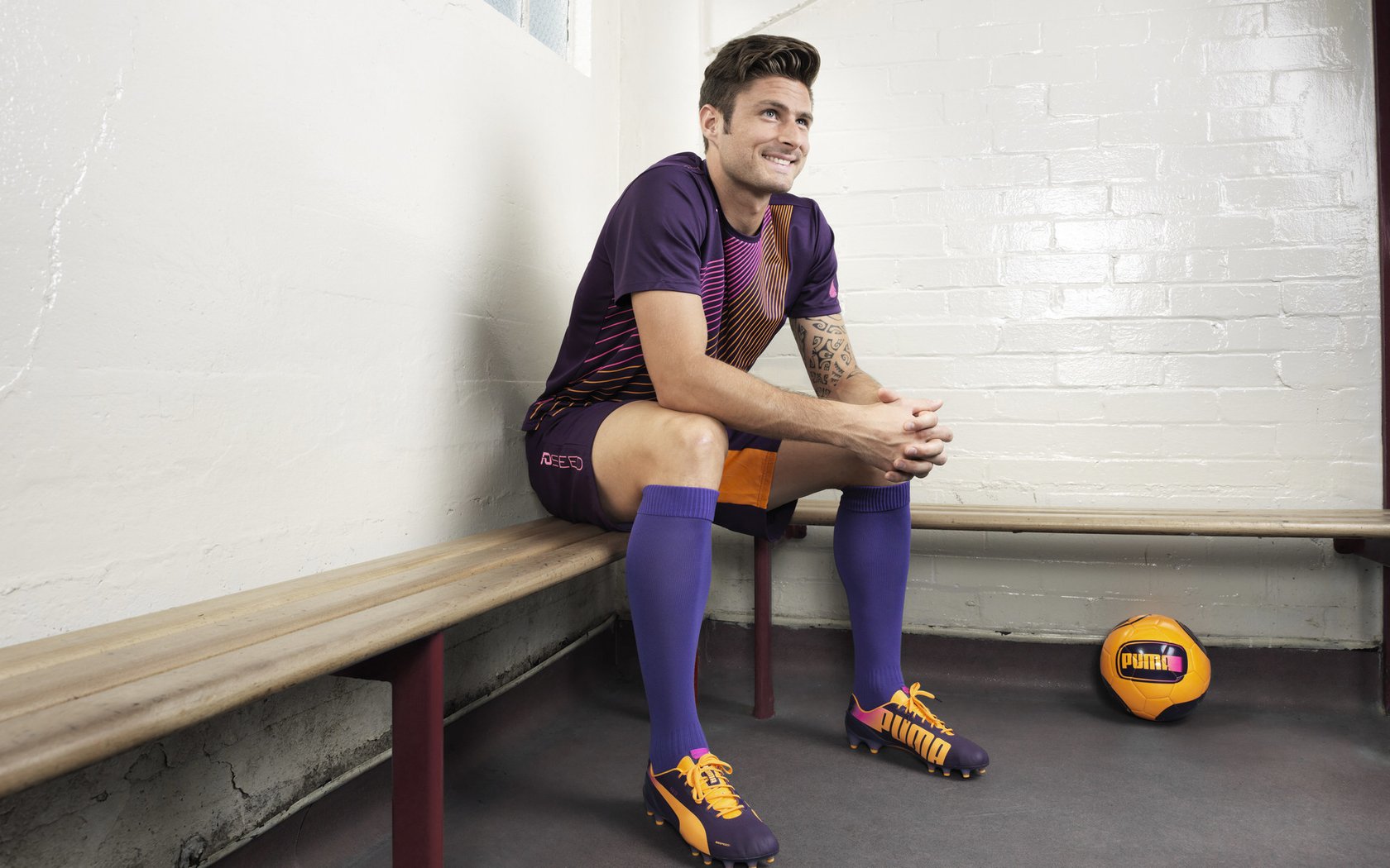 库里外线连续命中勇士再度逆转取胜，库里又创一神迹!仅用22场命中就100记三分