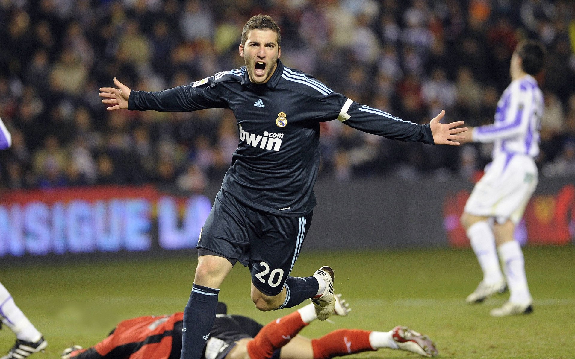 欧洲杯战术调度：变化带来的惊喜连连，欧洲杯战术机位